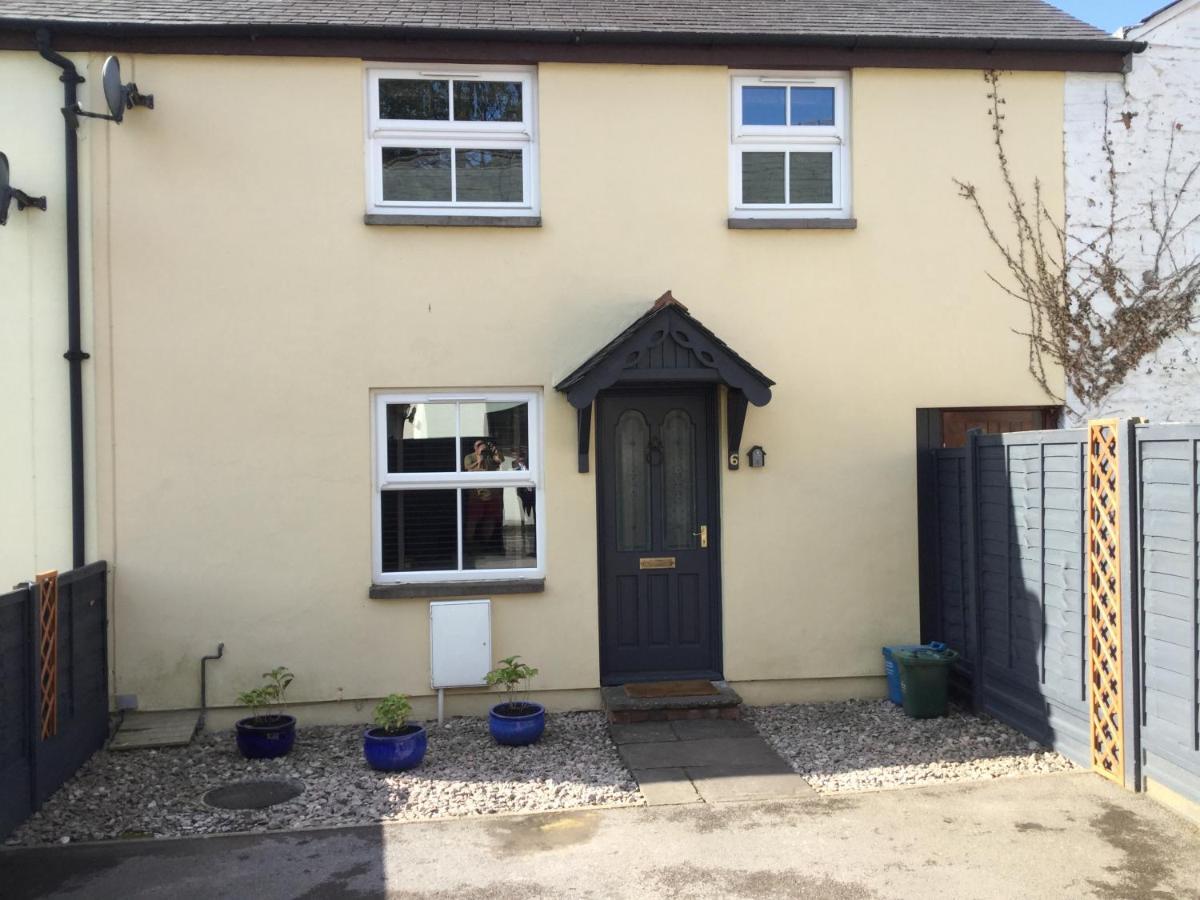 6 Beili Priory Apartman Abergavenny Kültér fotó
