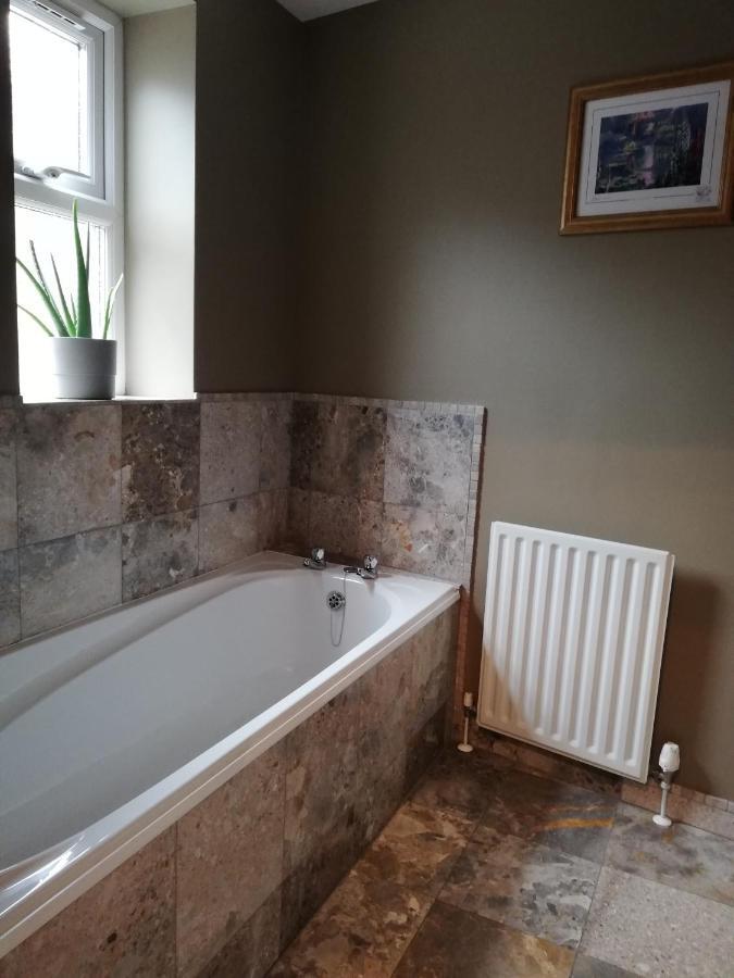 6 Beili Priory Apartman Abergavenny Kültér fotó